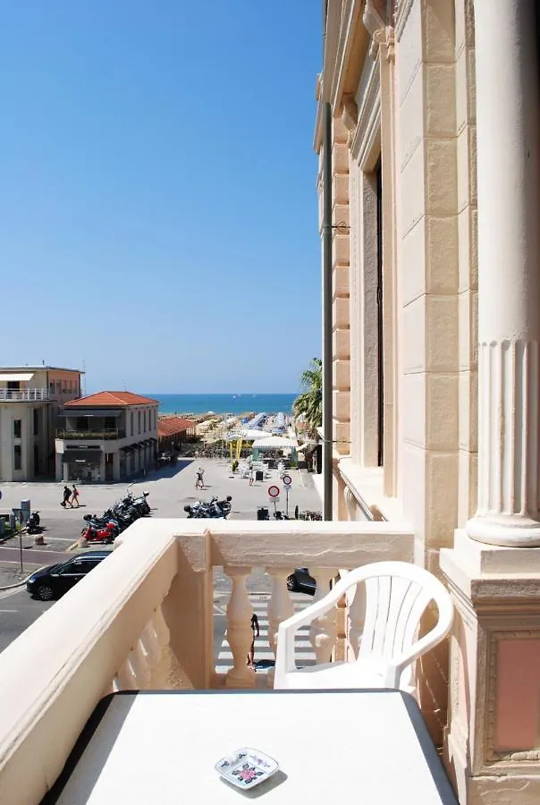 Villa Tina Hotel Viareggio Italië