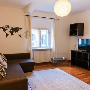  Apartment Domus - Accogliente Residenza Rocchetto A 25mt Da Piazza Erbe Italy